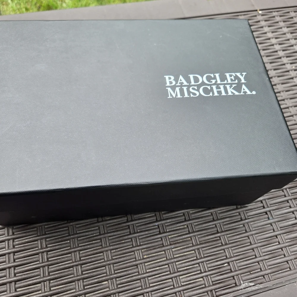 Badgley Mischka Halo White Flower Crystal Embellished Pointed Toe Heels NEW - Picture 13 of 14